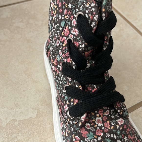 SO® Dragonfruit Women's Ankle Boots
by SO - Picture 5 of 7